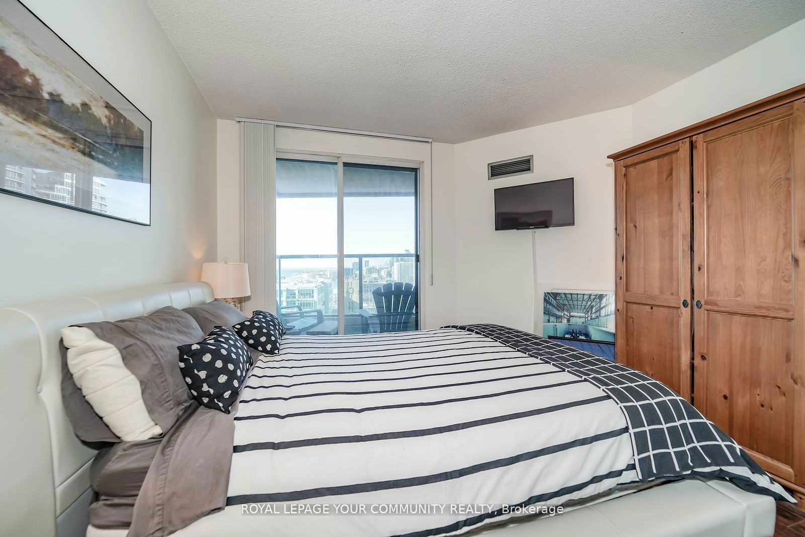 77 Harbour Sq, unit 1909 for sale