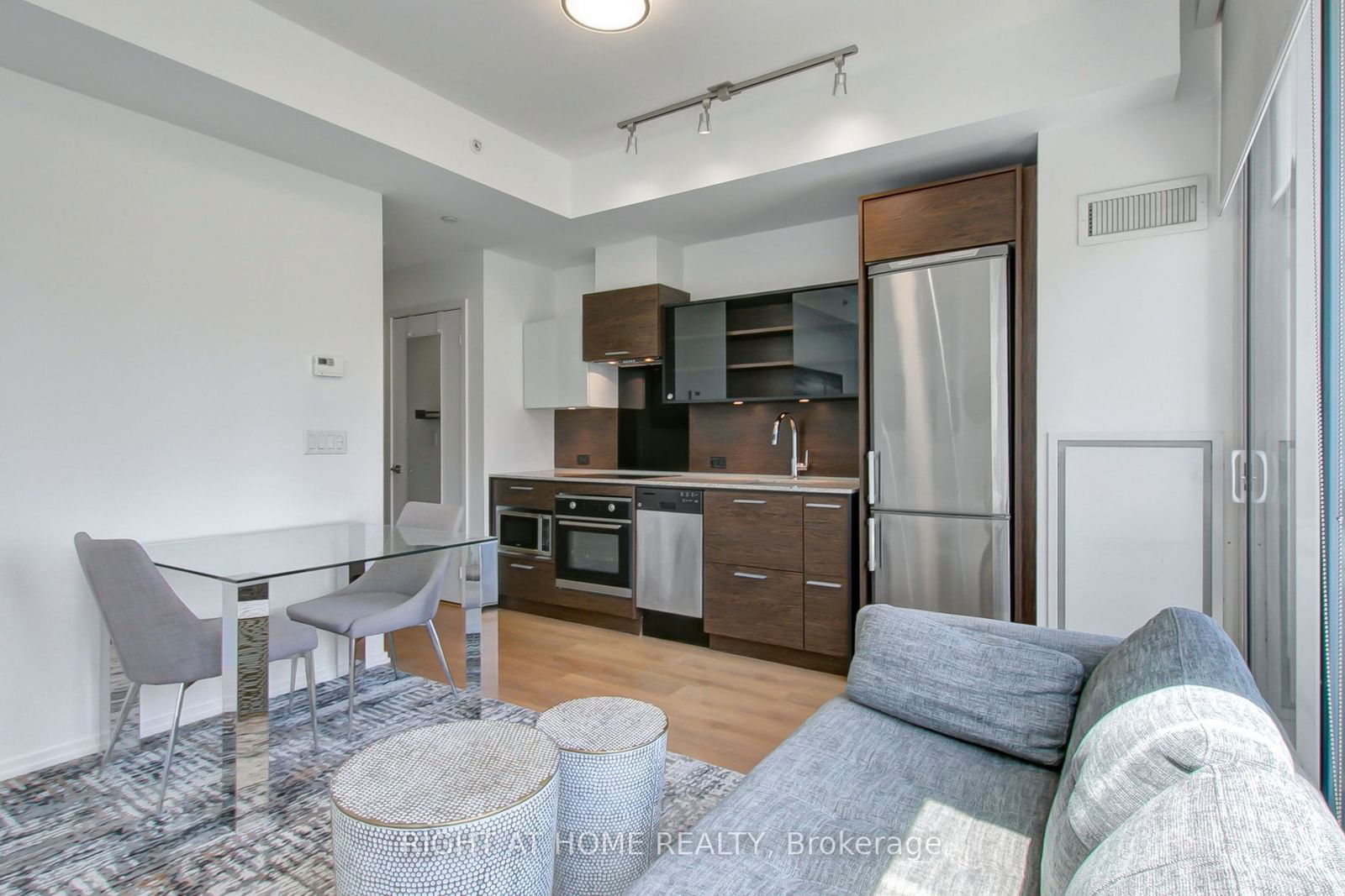 75 St Nicholas St, unit 703 for rent