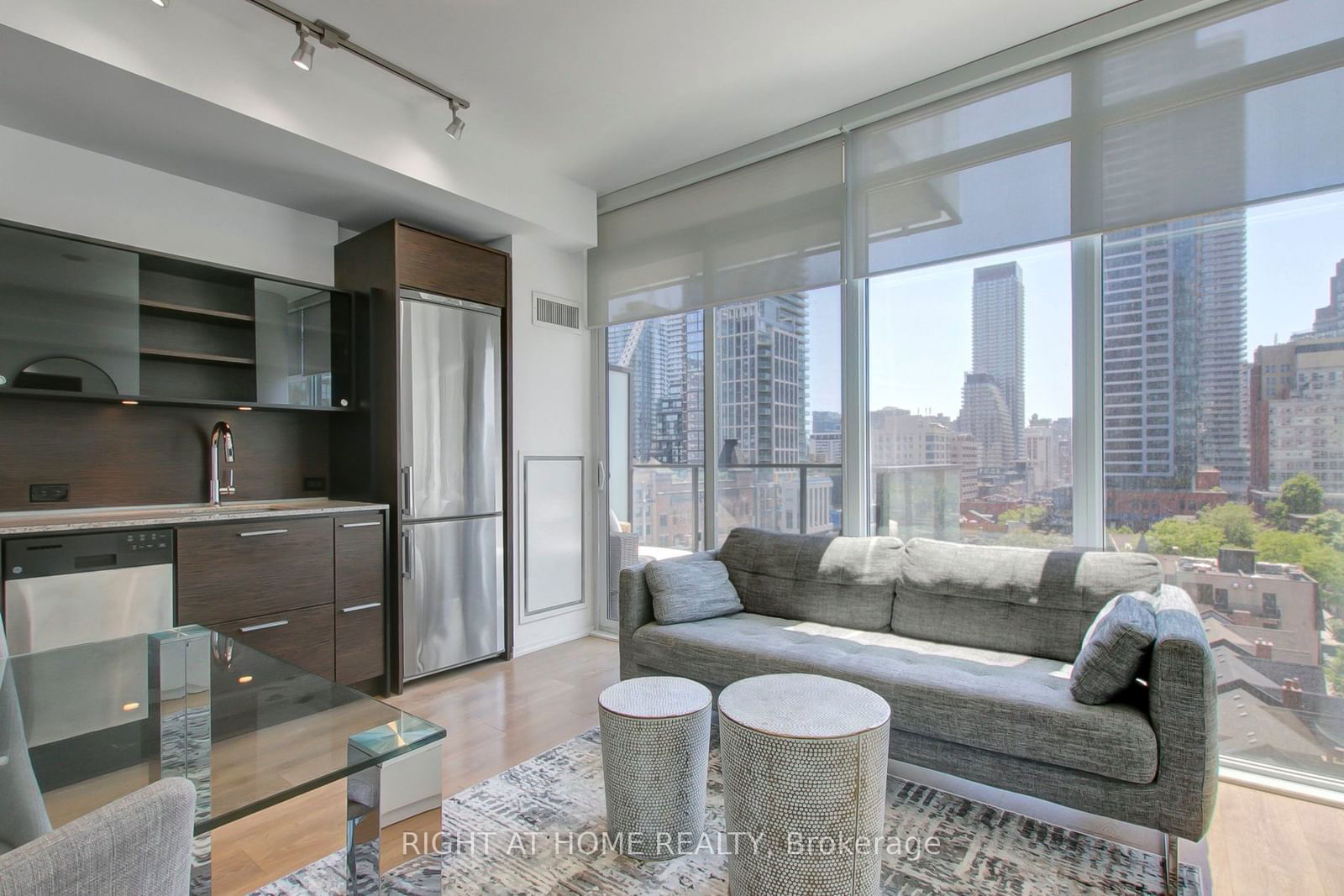 75 St Nicholas St, unit 703 for rent