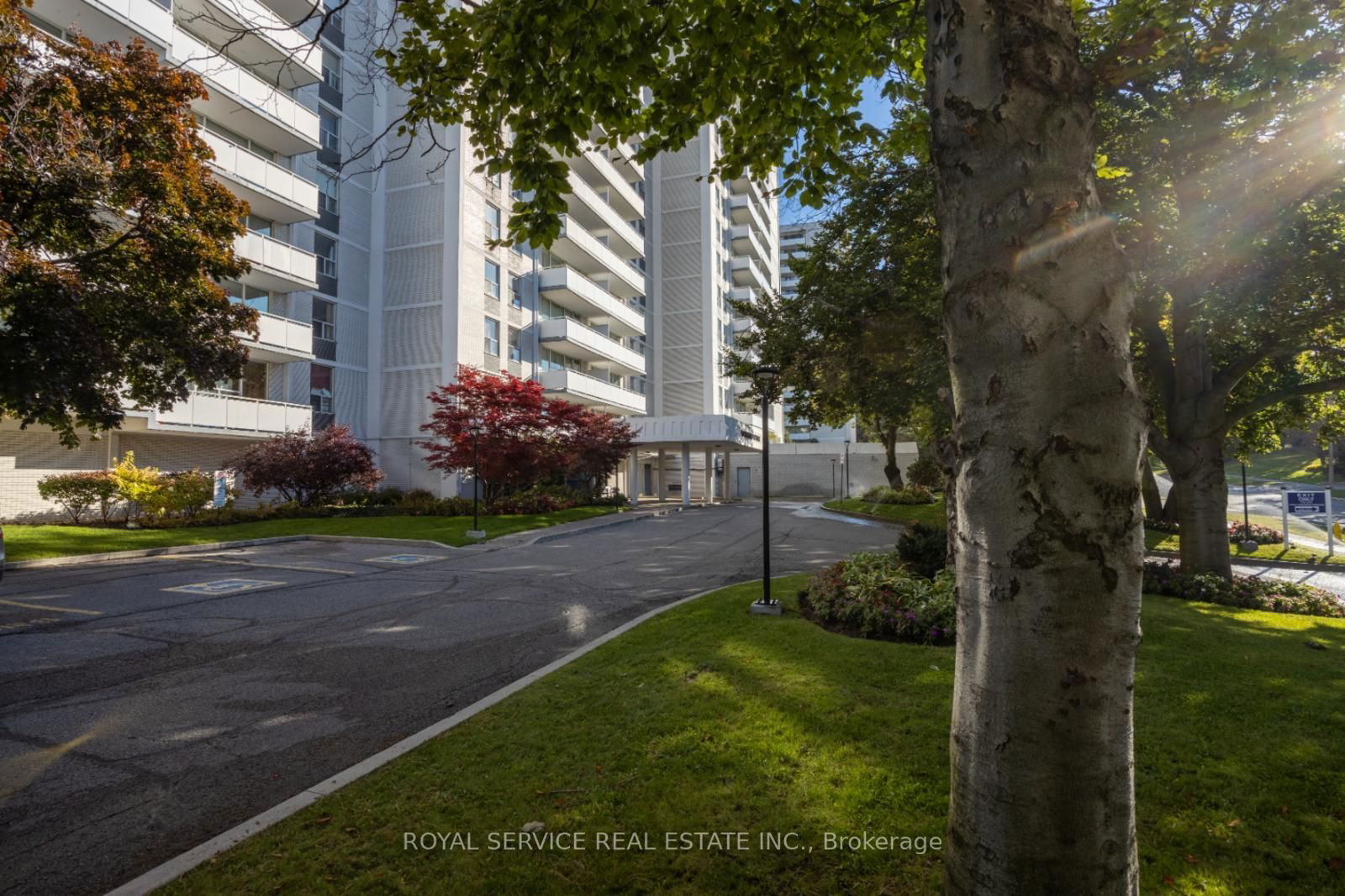 10 Parkway Forest Dr, unit 1008 for sale