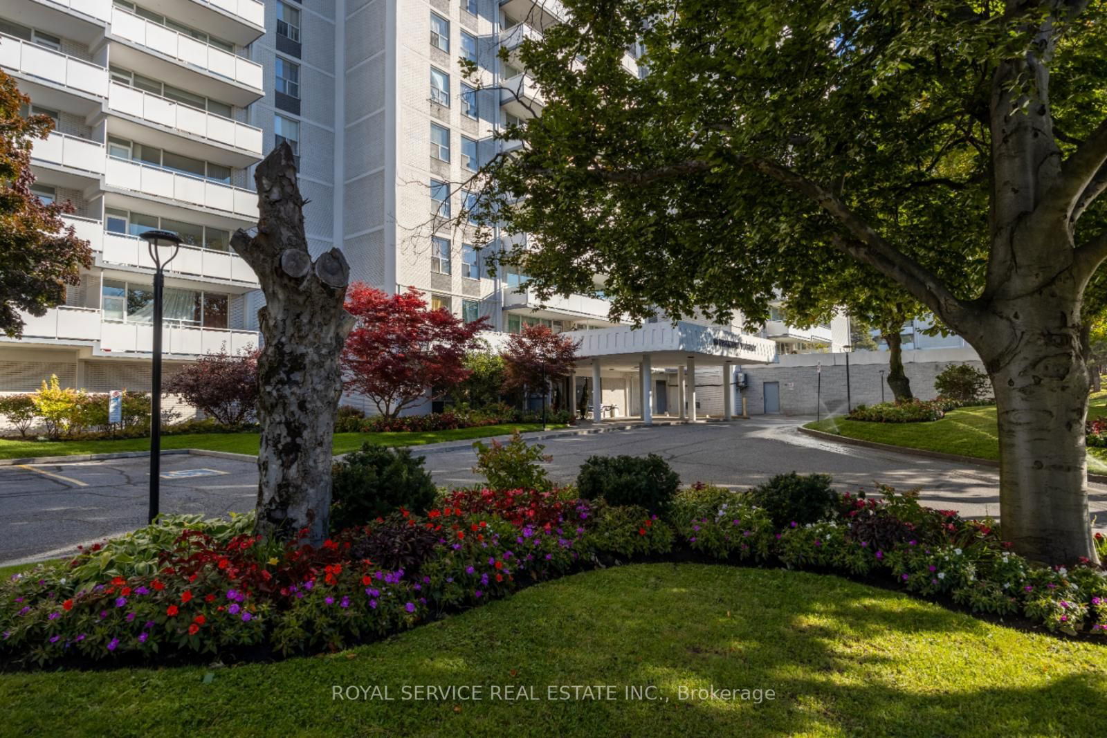 10 Parkway Forest Dr, unit 1008 for sale