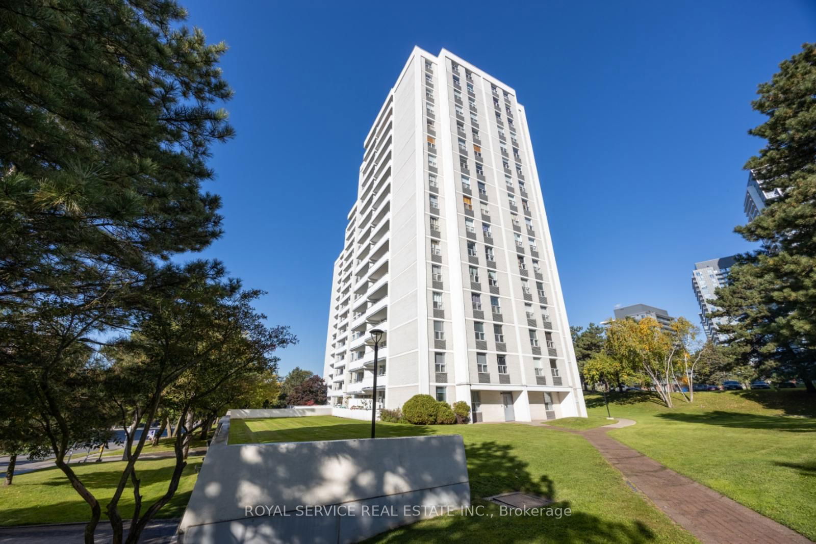 10 Parkway Forest Dr, unit 1008 for sale