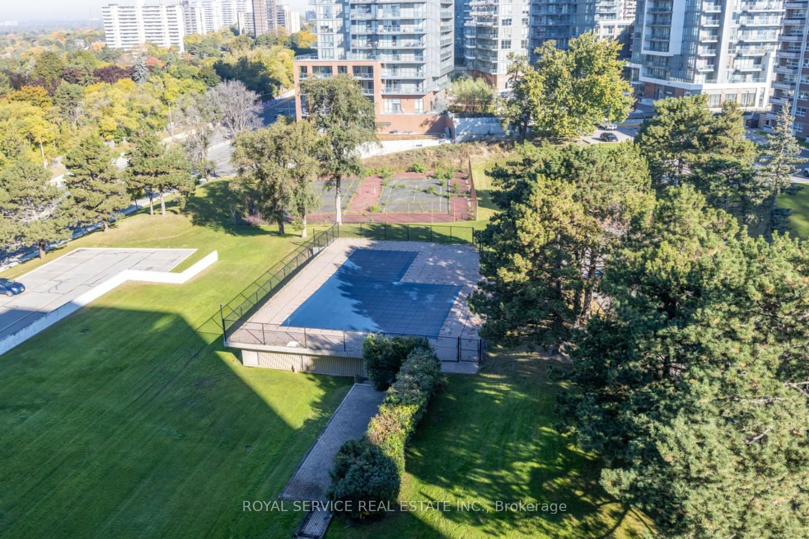 10 Parkway Forest Dr, unit 1008 for sale