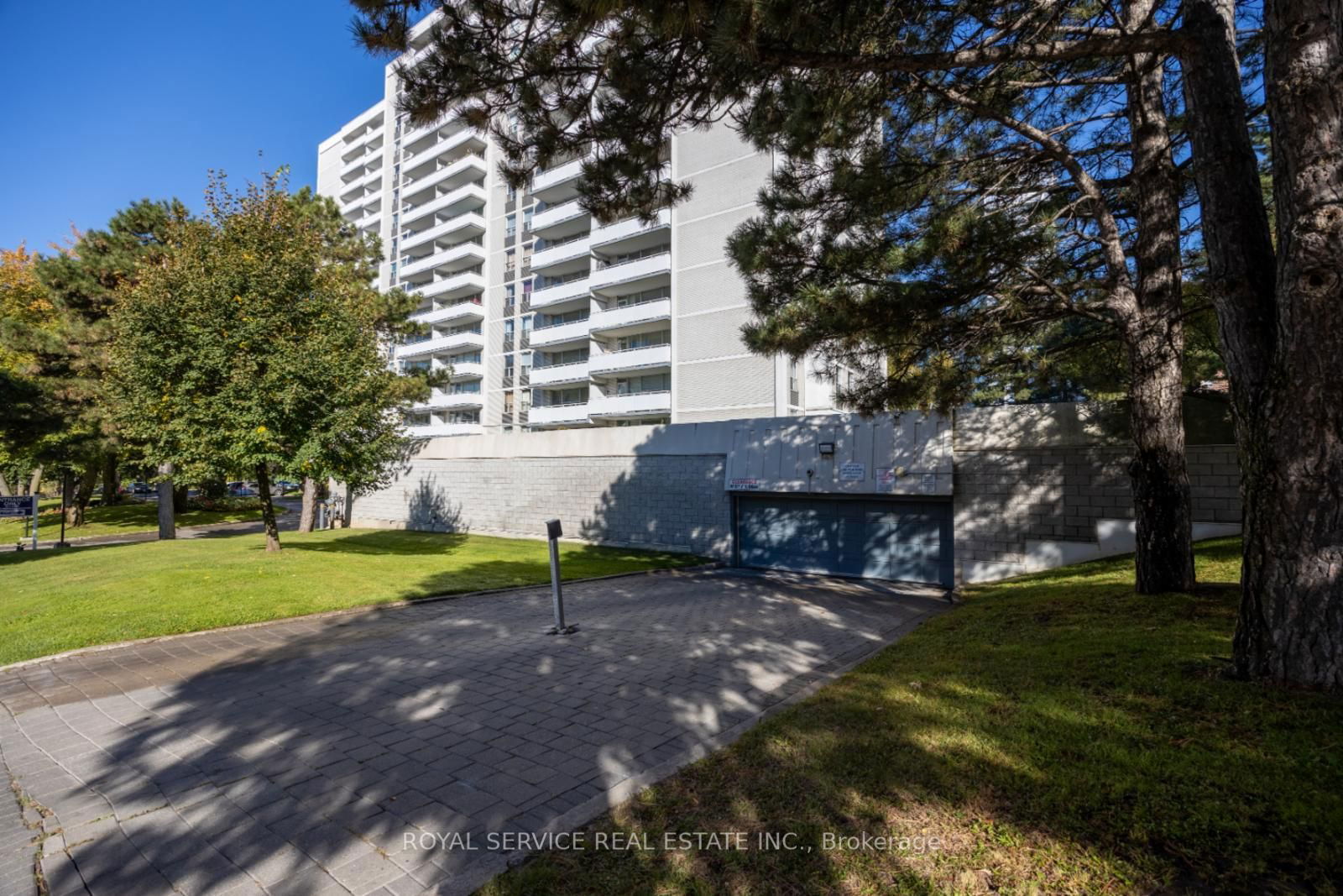 10 Parkway Forest Dr, unit 1008 for sale