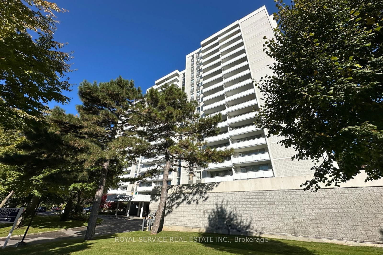 10 Parkway Forest Dr, unit 1008 for sale