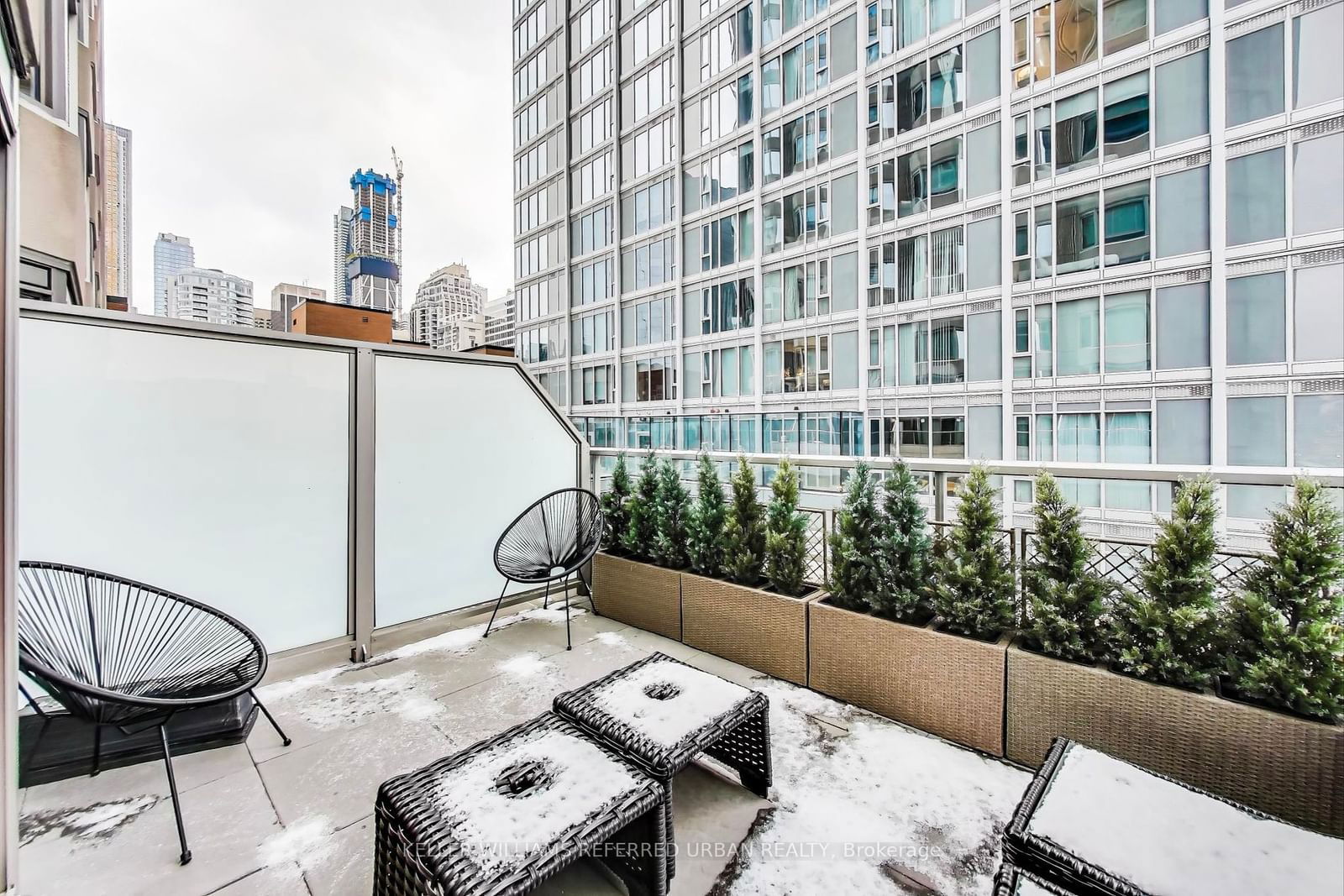 155 Yorkville Ave, unit 413 for sale