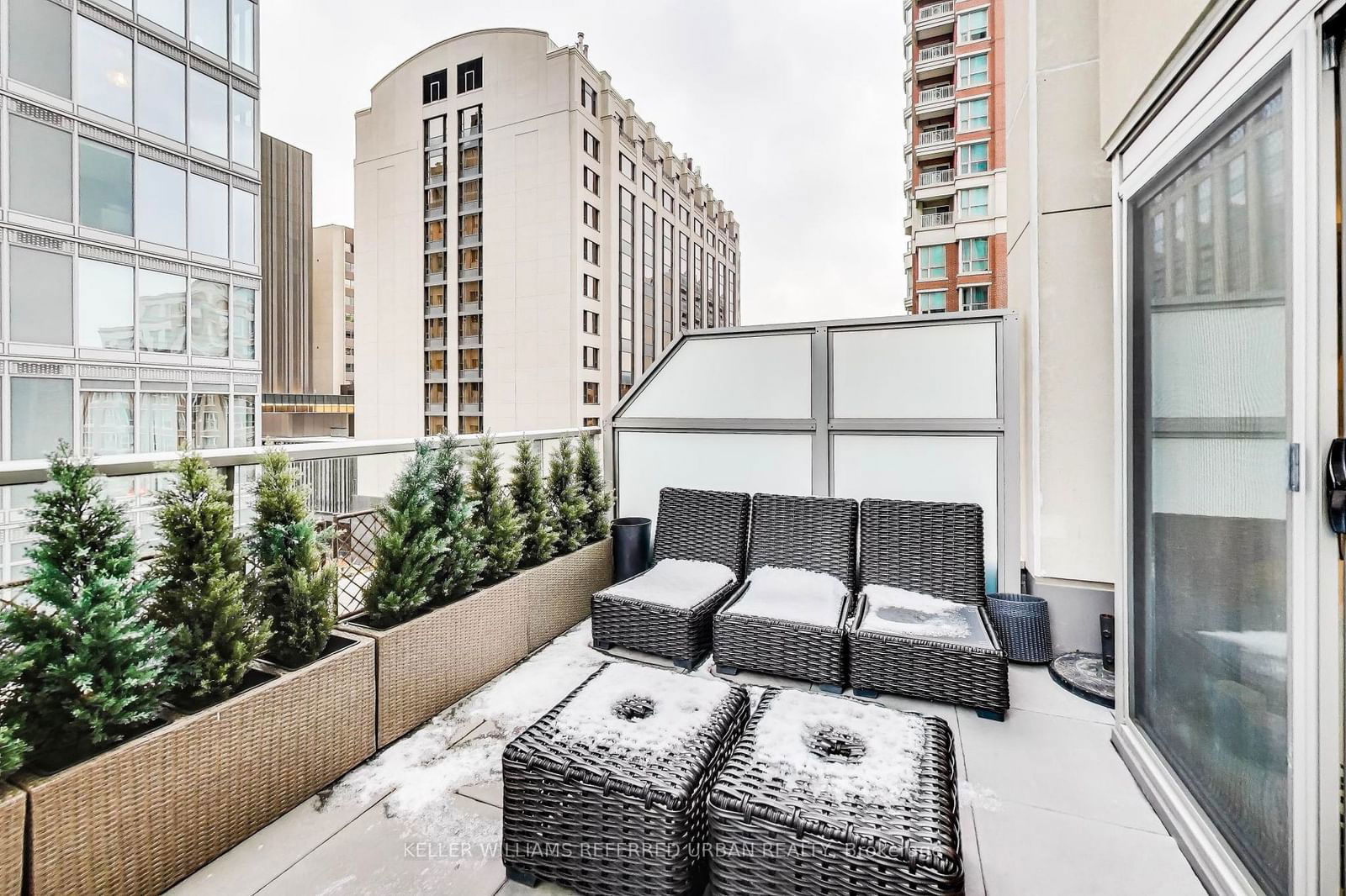 155 Yorkville Ave, unit 413 for sale