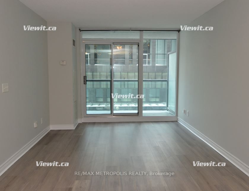 51 Lower Simcoe St, unit 319 for sale