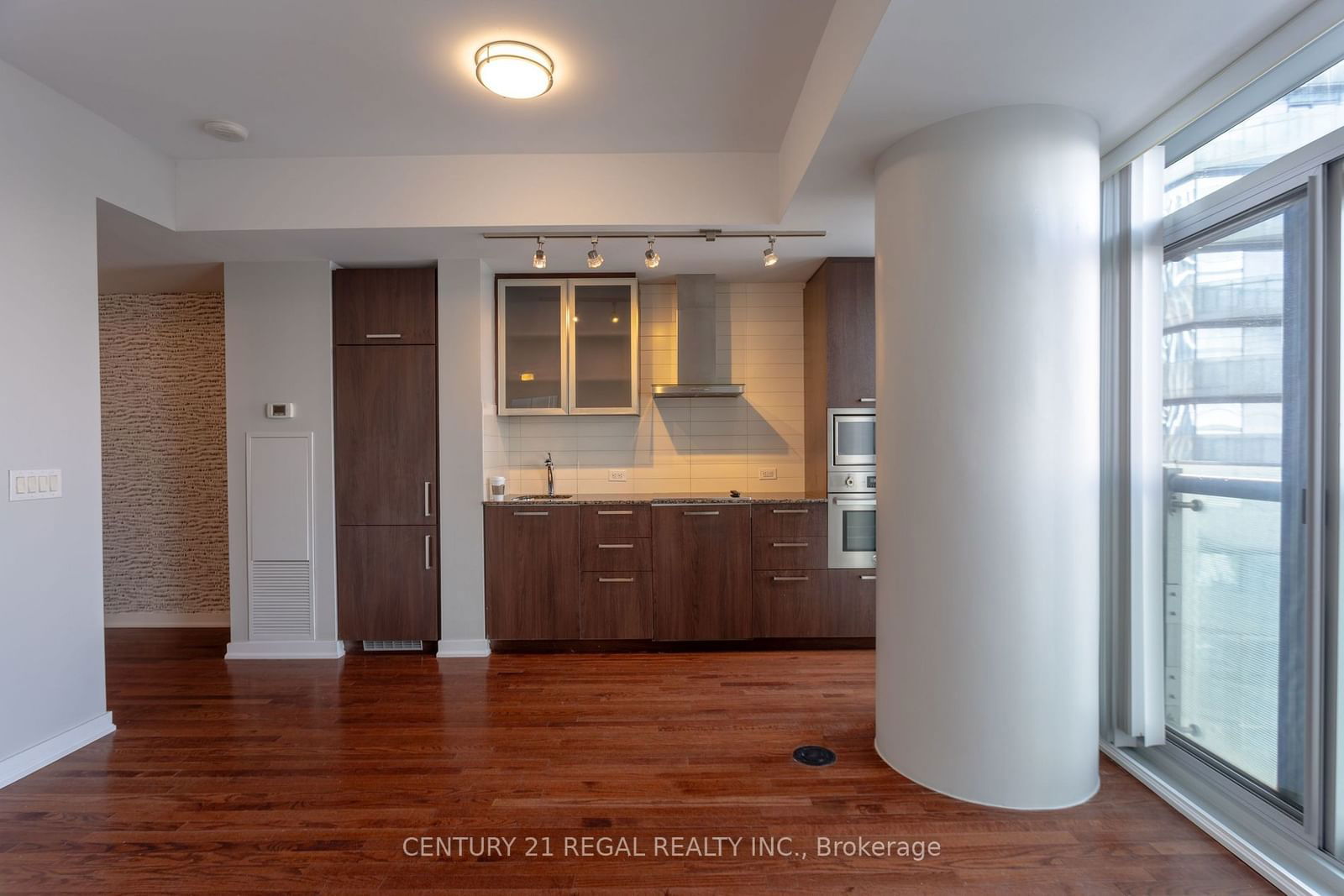 14 York St W, unit 3308 for sale