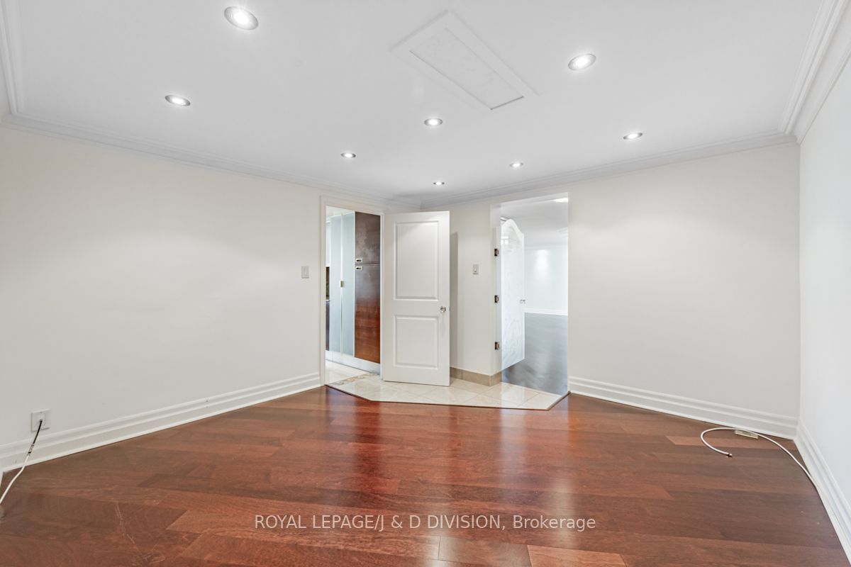 110 Bloor St W, unit 1305 for rent