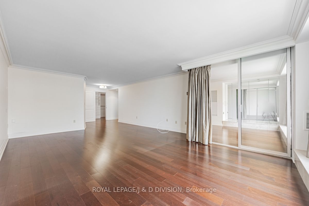 110 Bloor St W, unit 1305 for rent