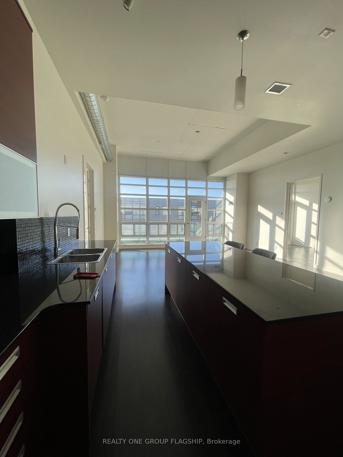 380 Macpherson Ave, unit 405 for rent