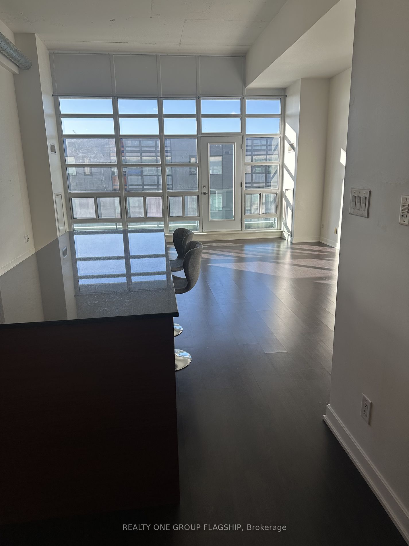 380 Macpherson Ave, unit 405 for rent