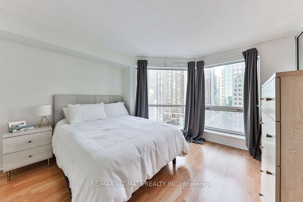 10 Queens Quay W, unit 1408 for rent