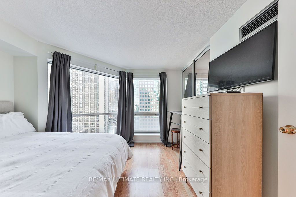 10 Queens Quay W, unit 1408 for rent