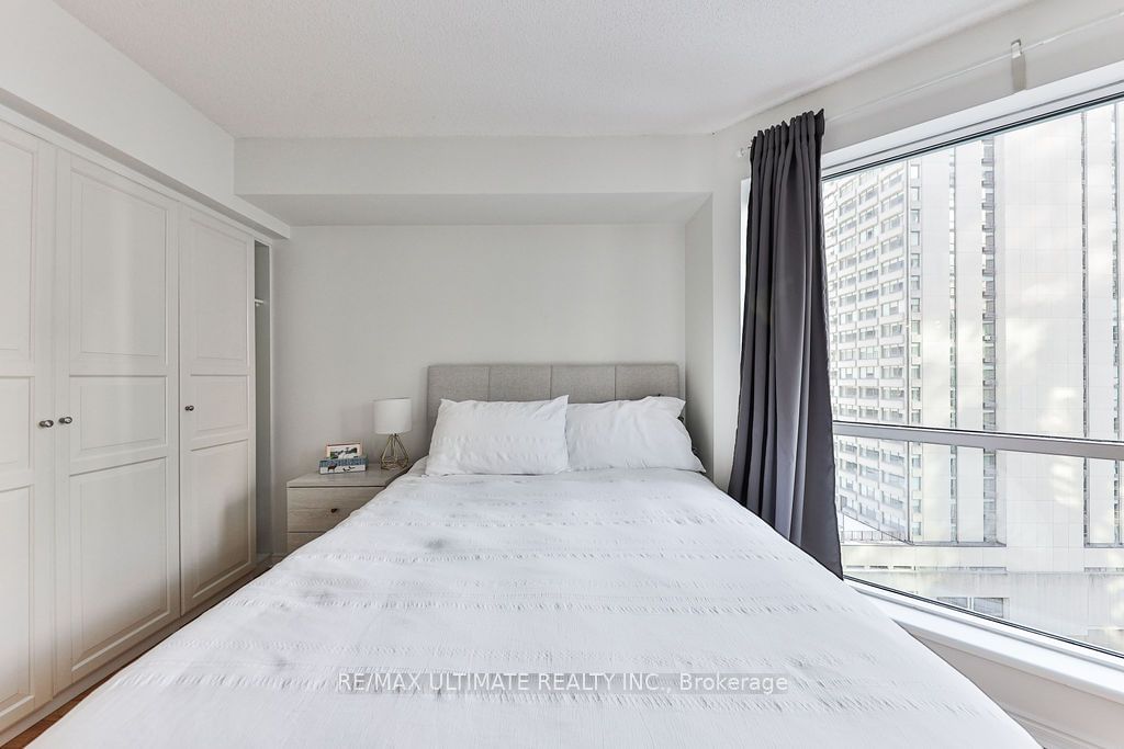 10 Queens Quay W, unit 1408 for rent