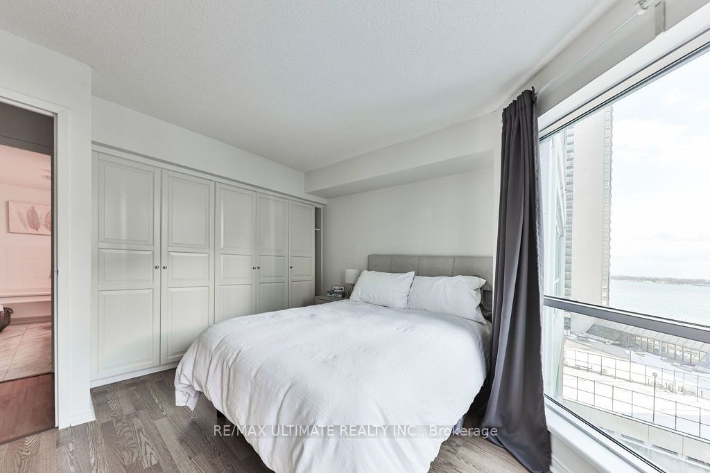 10 Queens Quay W, unit 1408 for rent