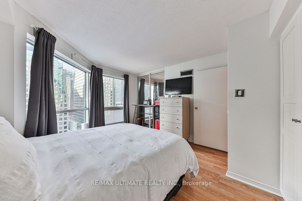 10 Queens Quay W, unit 1408 for rent