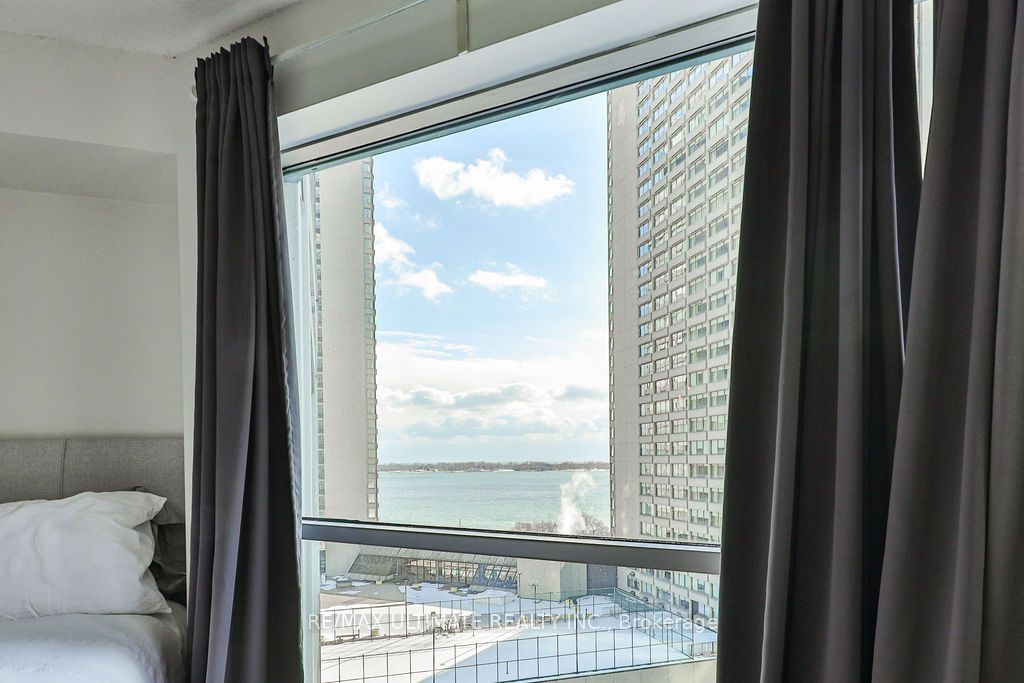 10 Queens Quay W, unit 1408 for rent