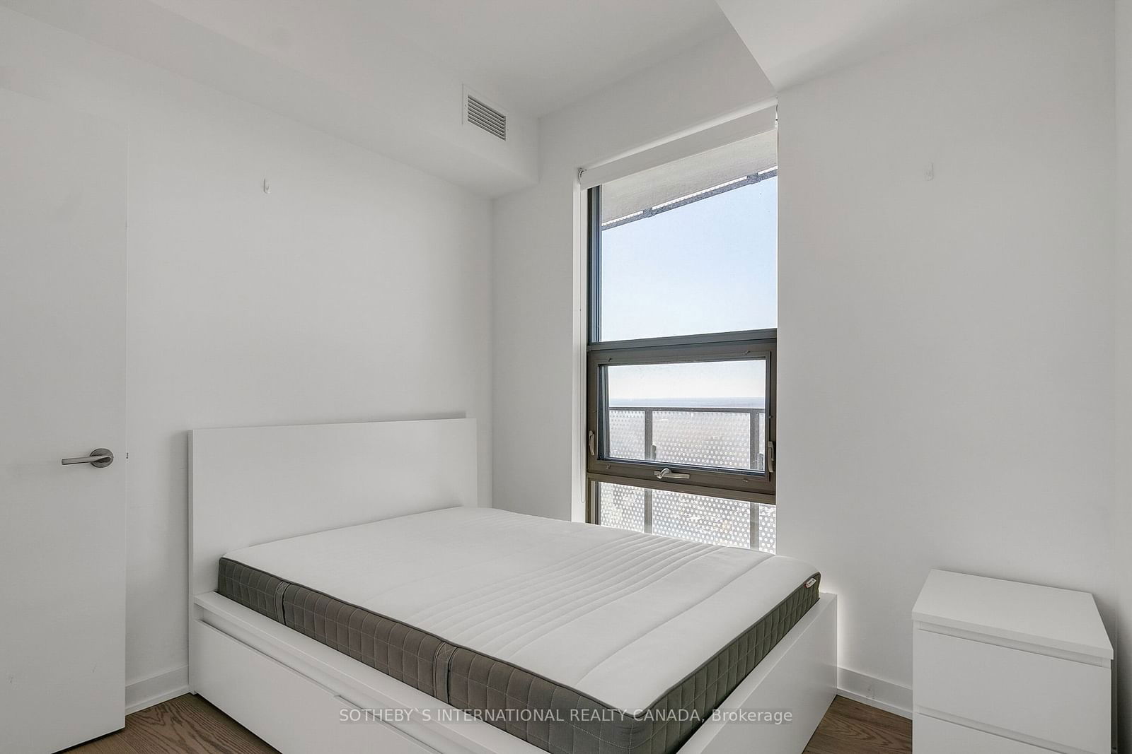 11 Wellesley St, unit 5405 for rent