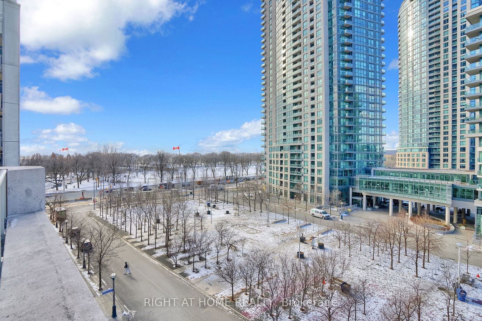 35 Bastion St, unit 809 for sale