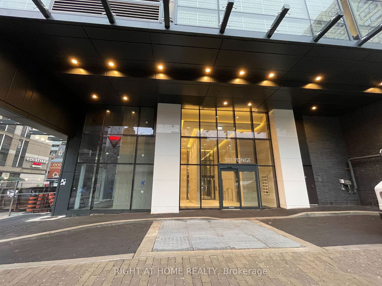 501 Yonge St, unit 2004 for rent