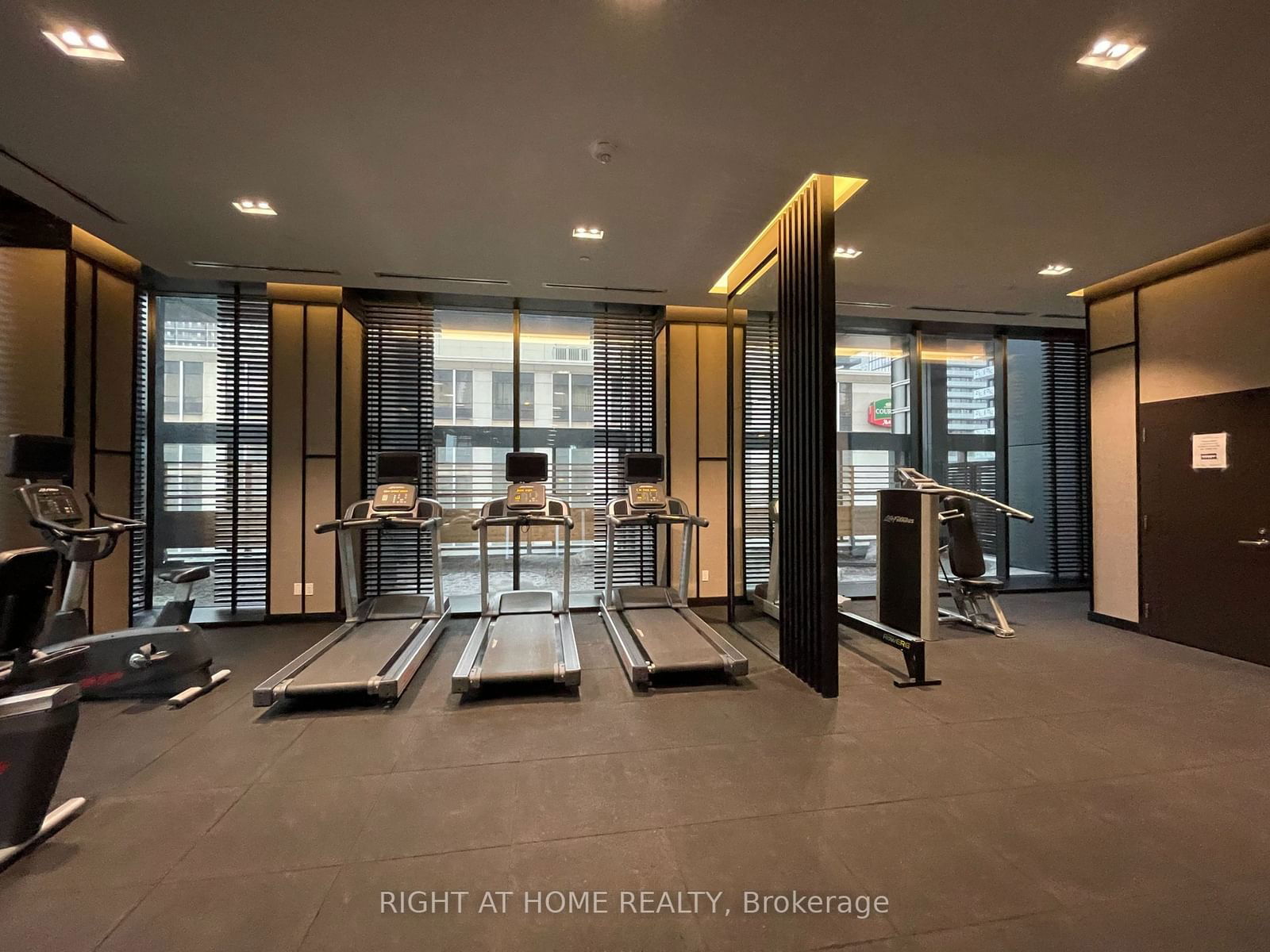 501 Yonge St, unit 2004 for rent