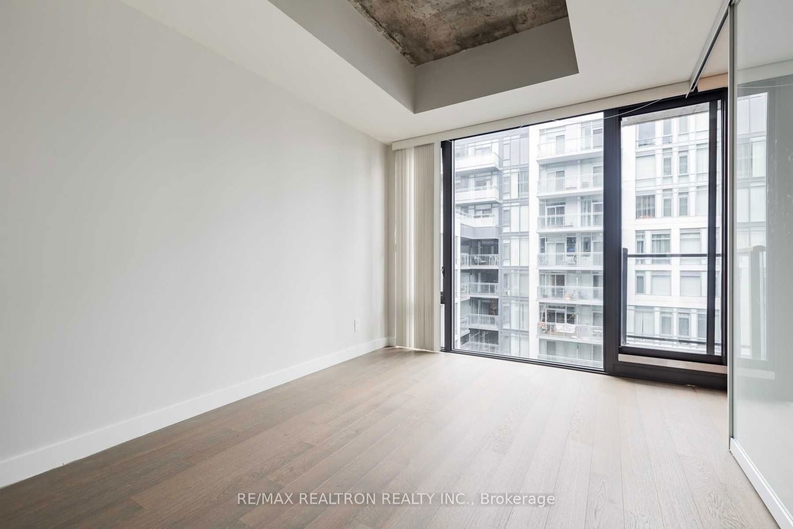 111 Bathurst St, unit 1010 for rent