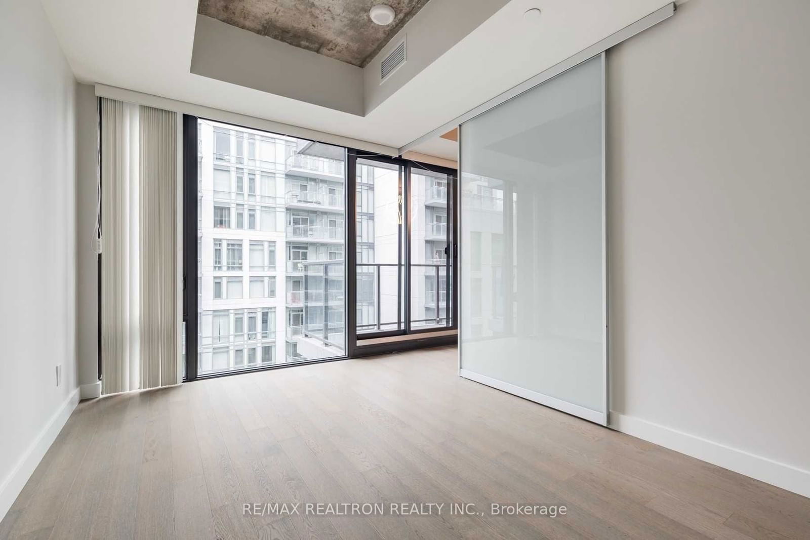 111 Bathurst St, unit 1010 for rent