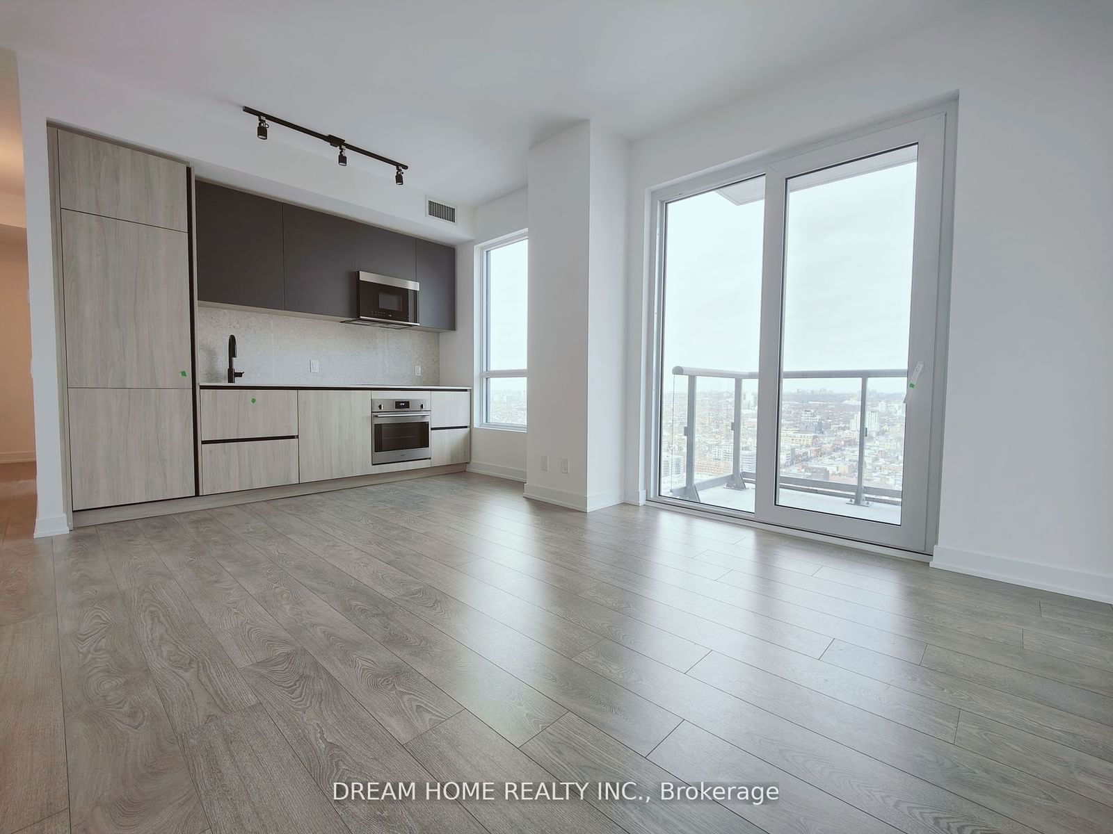 108 Peter St, unit 4002 for rent