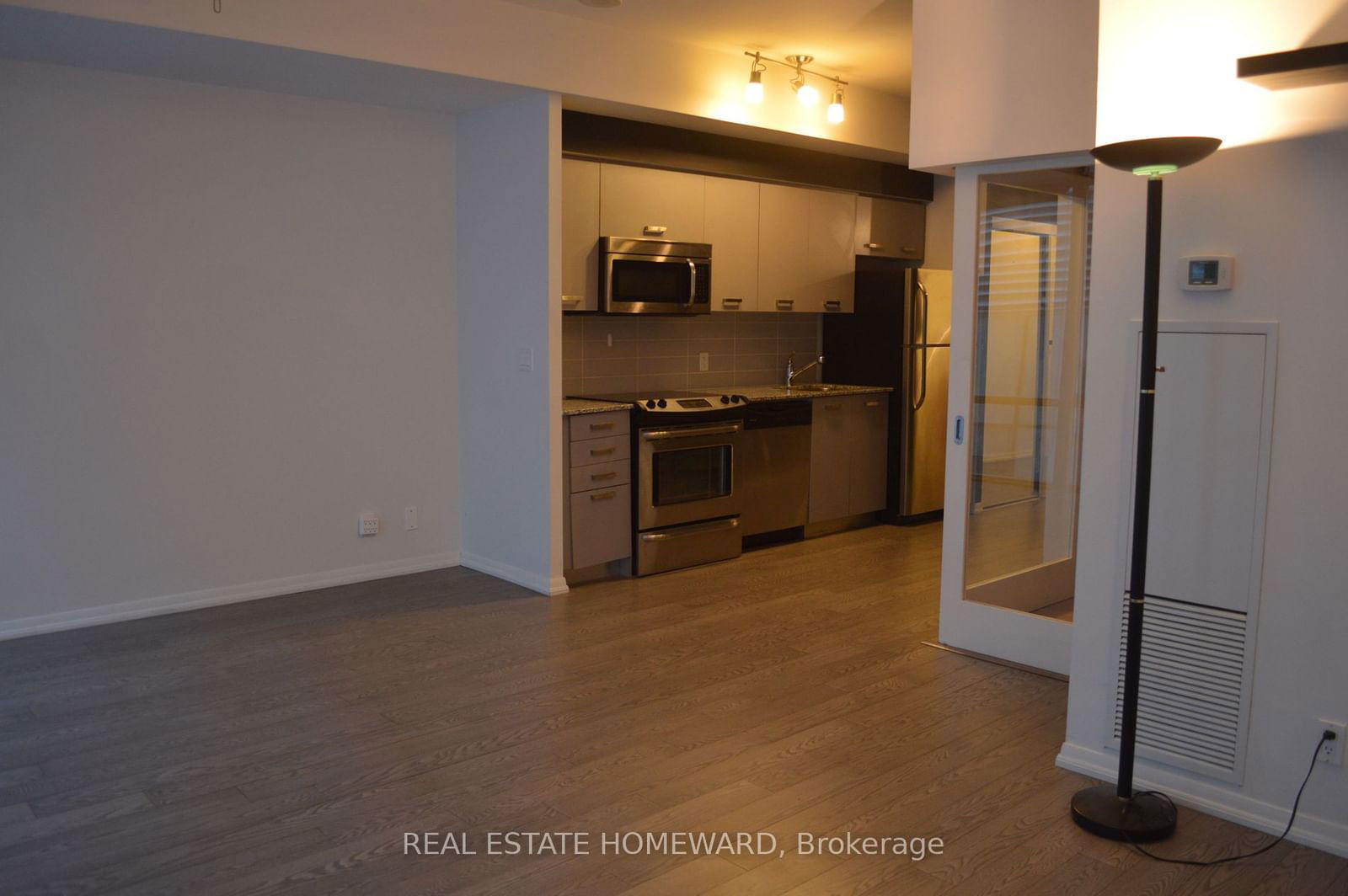 832 Bay St, unit 1201 for rent