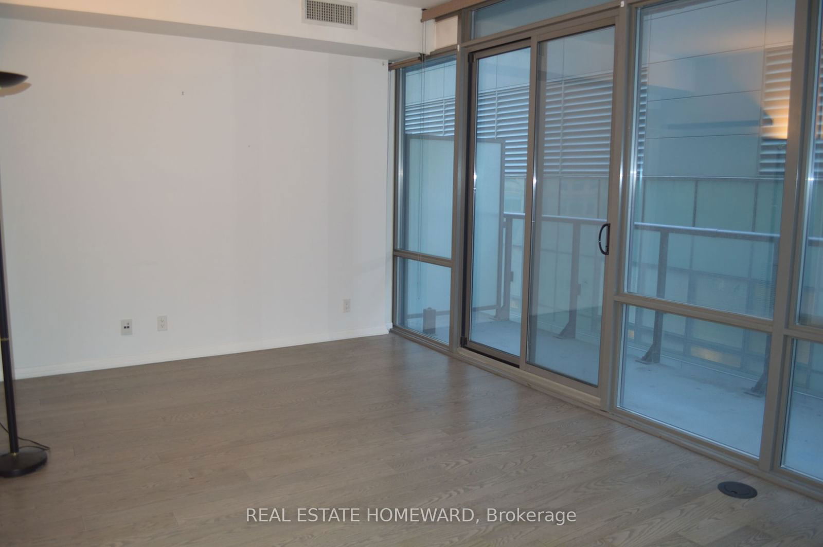 832 Bay St, unit 1201 for rent