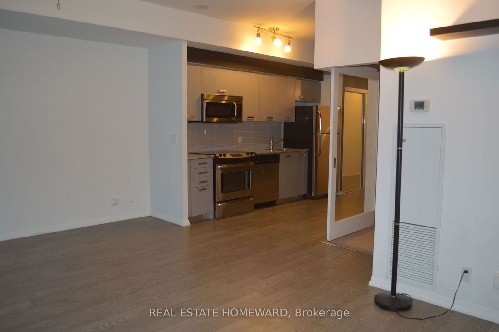 832 Bay St, unit 1201 for rent