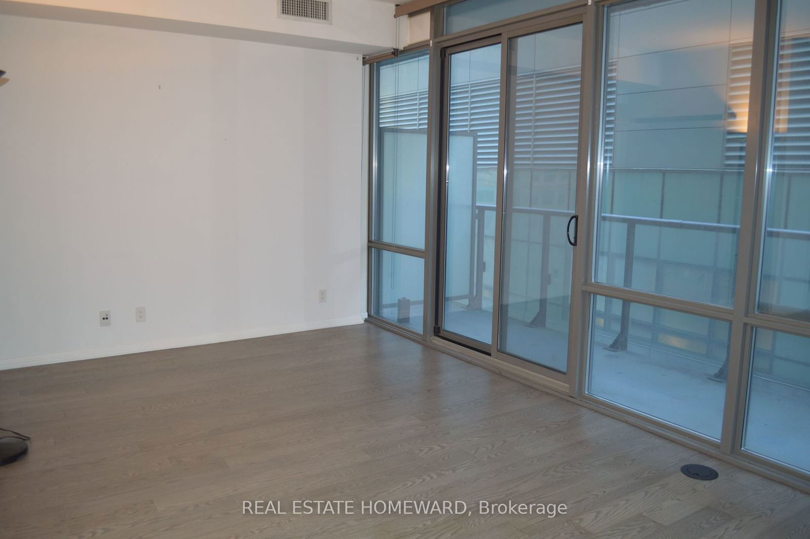 832 Bay St, unit 1201 for rent