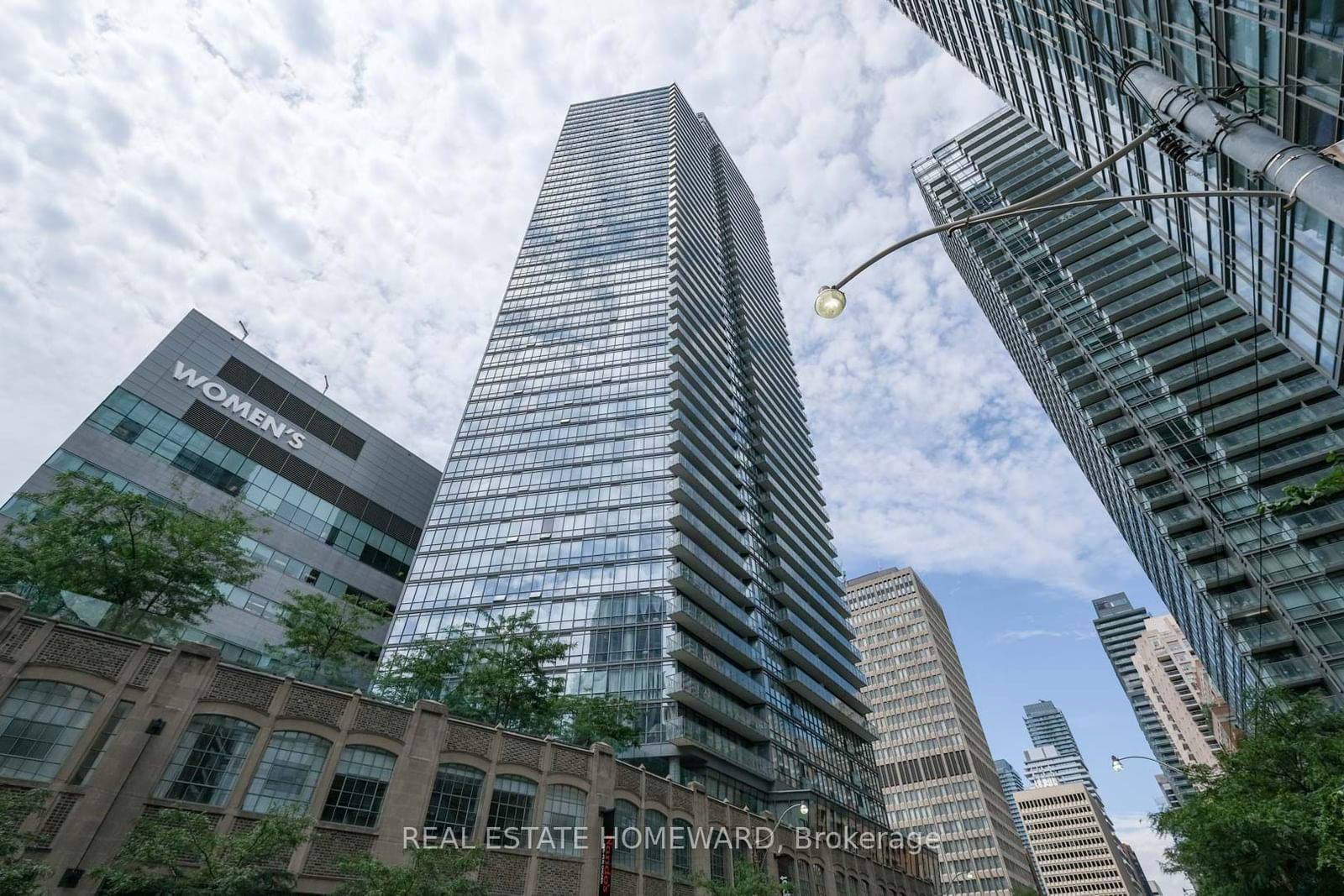 832 Bay St, unit 1201 for rent