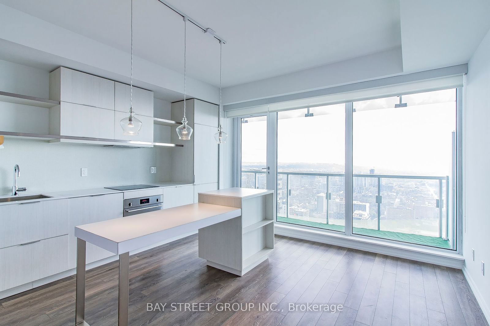 197 Yonge St, unit 5504 for rent