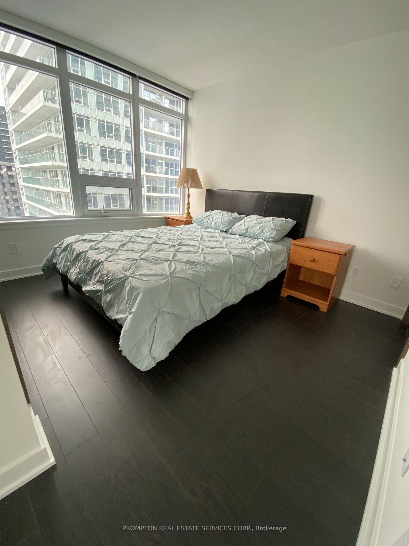 17 Bathurst St, unit 1702 for rent