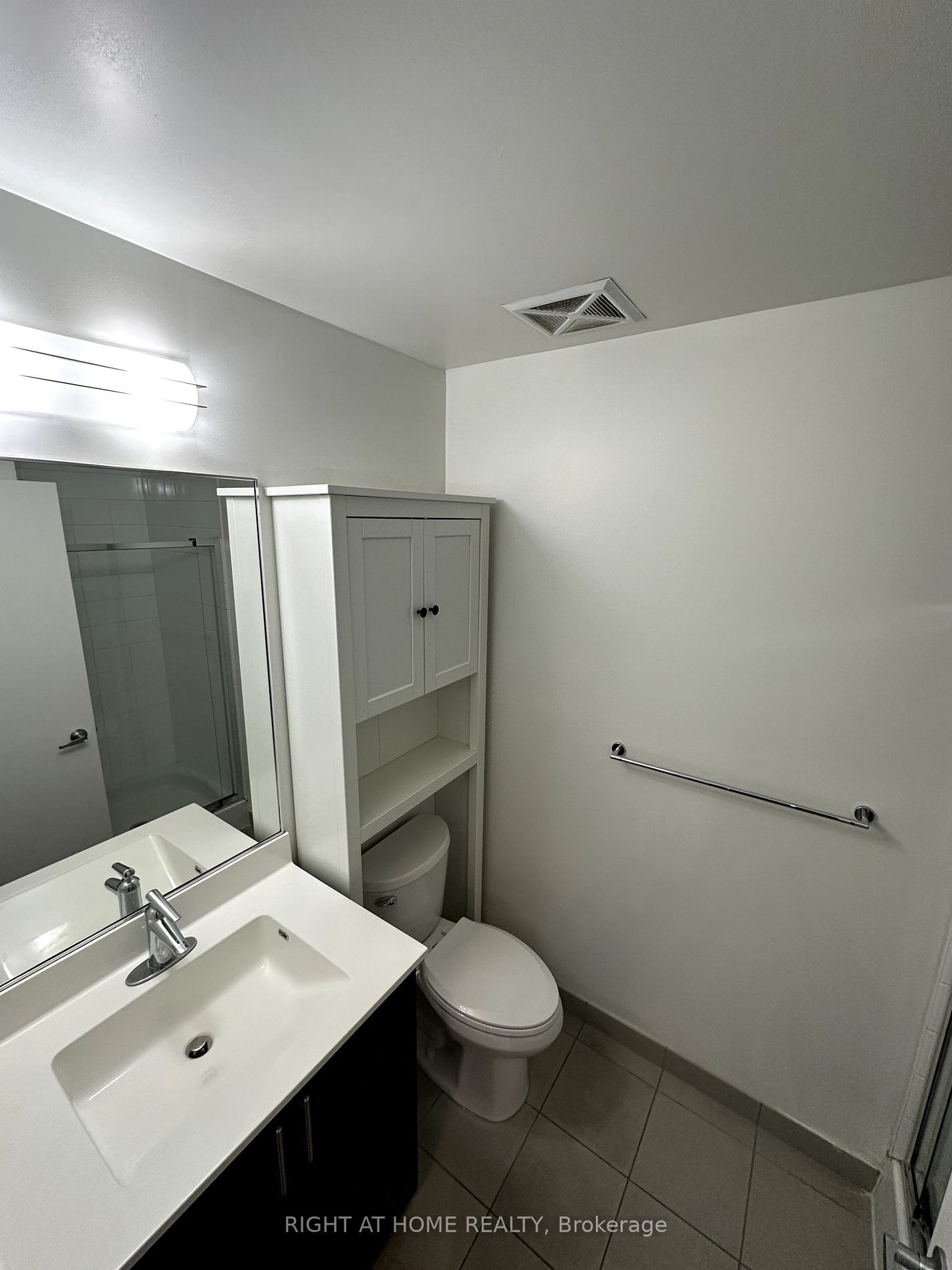 17 Kenaston Gdns, unit 605 for rent