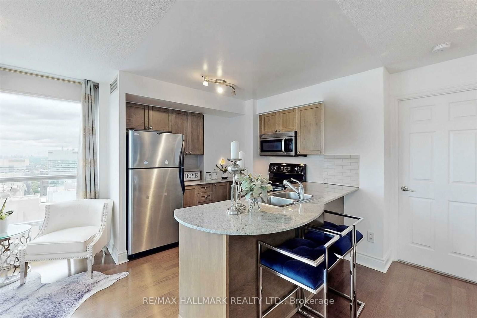 763 Bay St, unit 3608 for rent