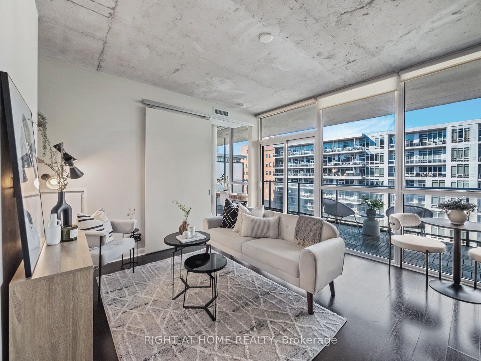 478 King St W, unit 815 for sale