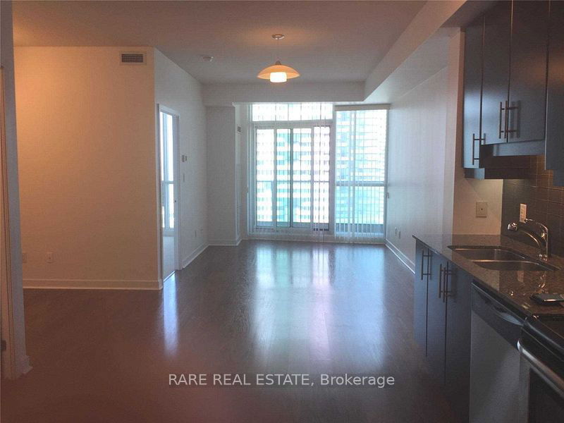 33 Bay St, unit 2001 for rent