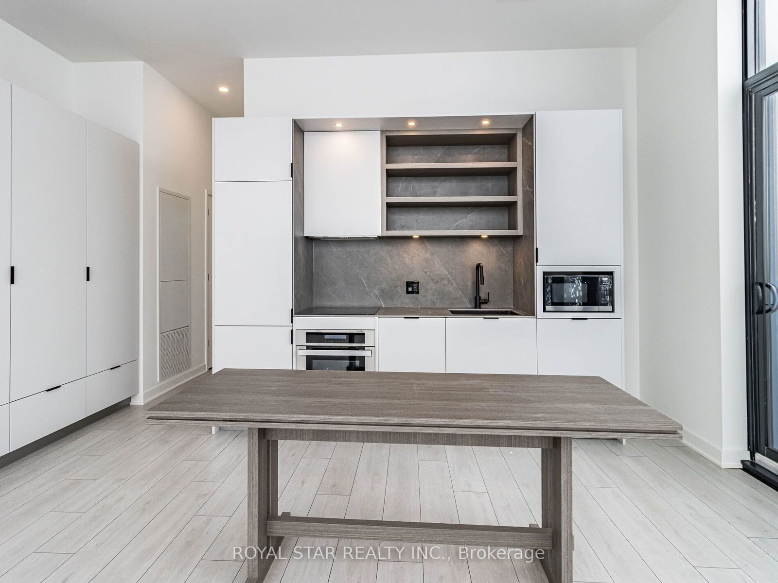 55 Charles St E, unit 5102 for rent