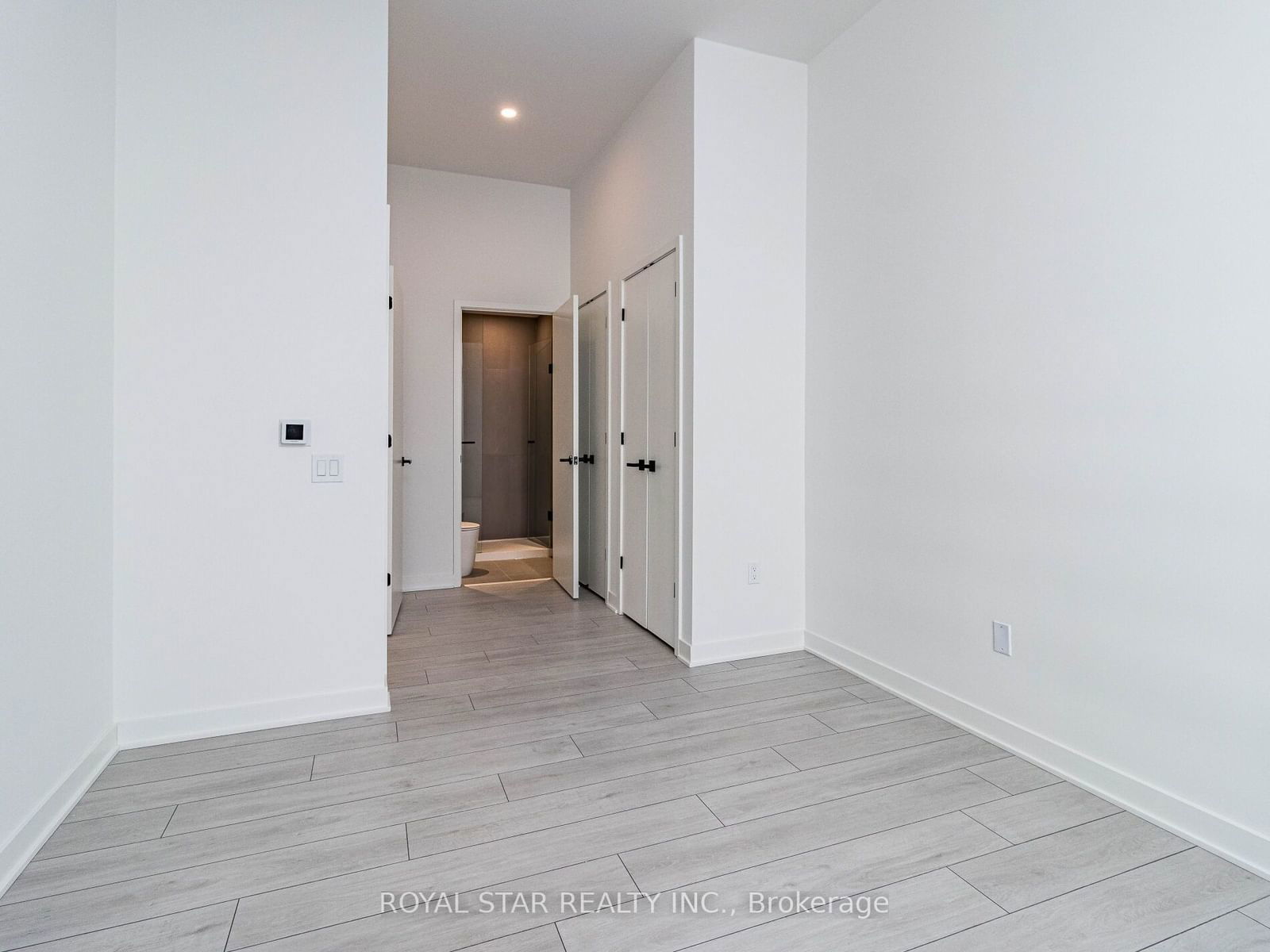 55 Charles St E, unit 5102 for rent