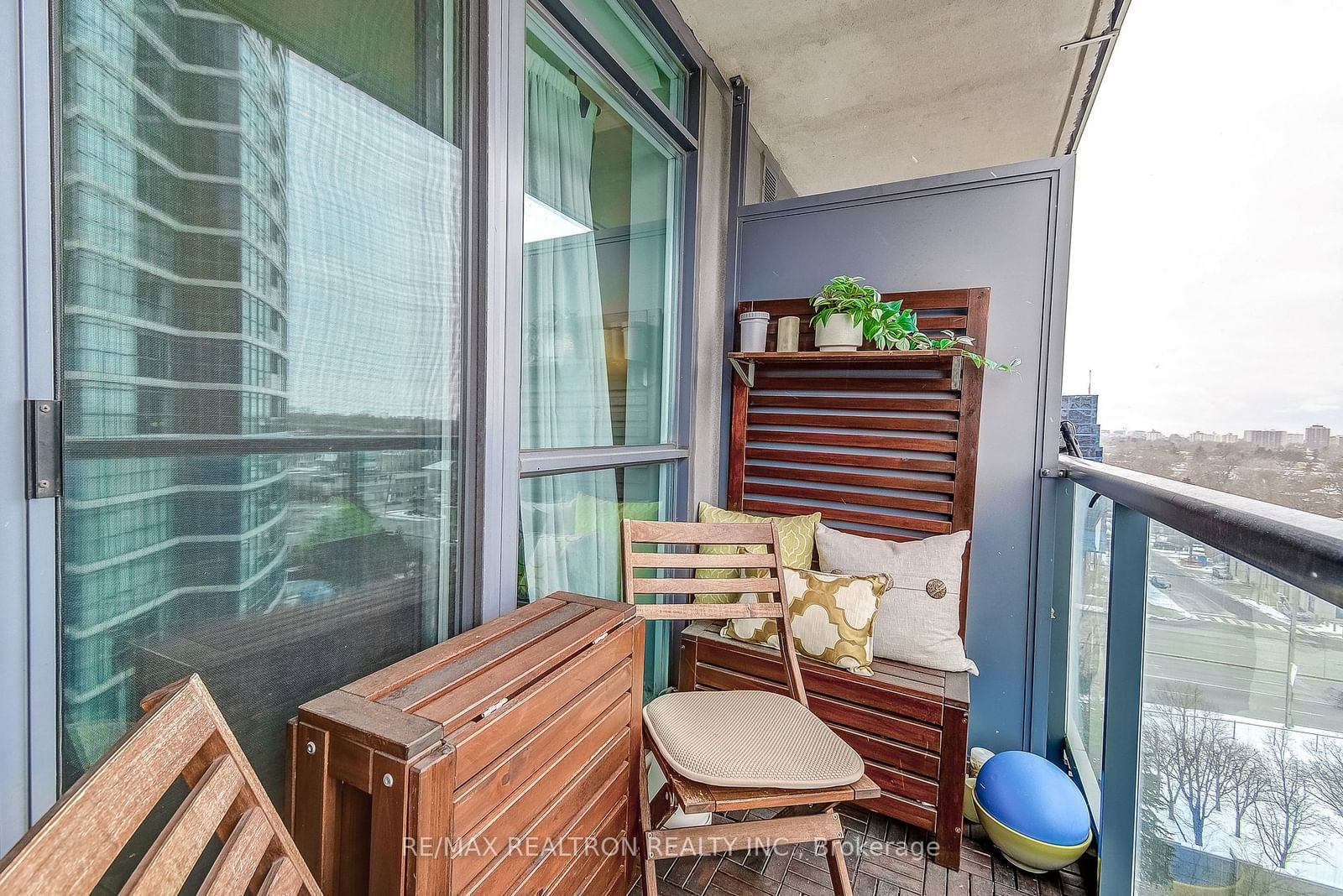 30 Harrison Garden Blvd, unit 1009 for sale