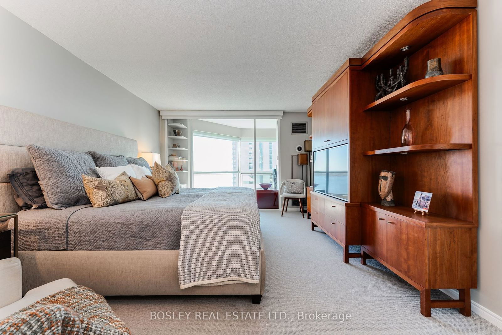 10 Queens Quay W, unit 2006 for sale