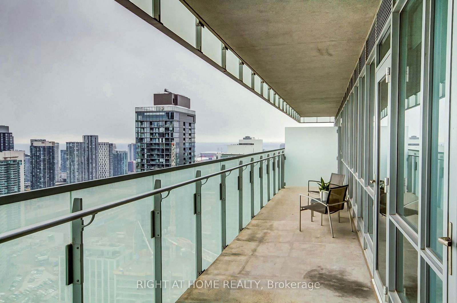 80 John St, unit 3901 for rent