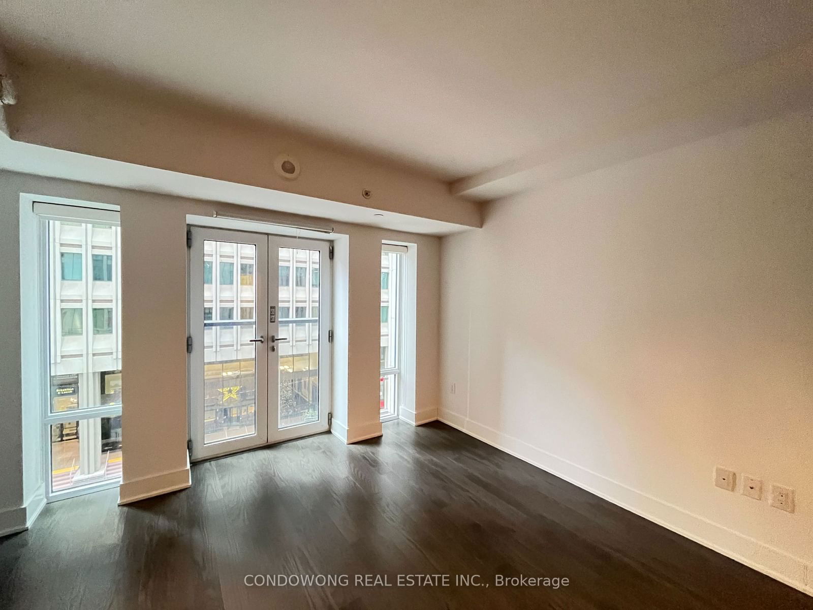 955 Bay St, unit 418 for rent