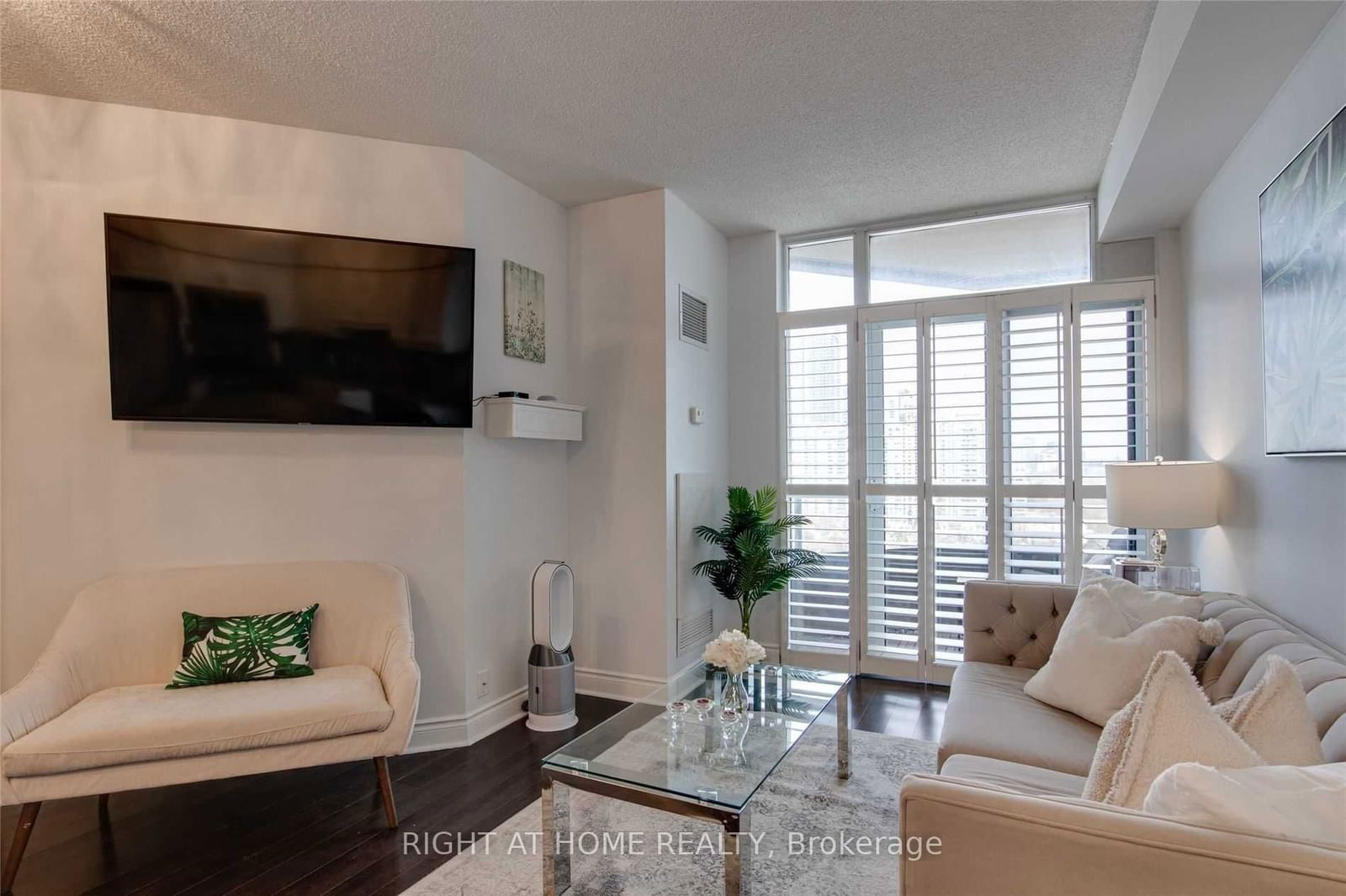 80 Harrison Garden Blvd, unit 1428 for sale