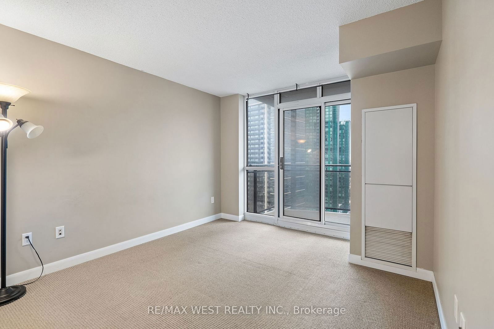 33 Sheppard Ave E, unit 3006 for rent