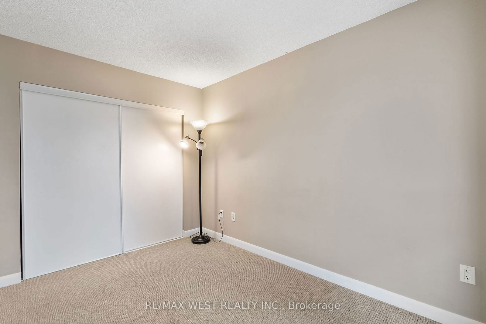 33 Sheppard Ave E, unit 3006 for rent